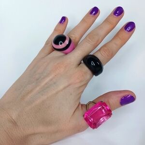 Chunky 90s Black & Pink Ring Set.